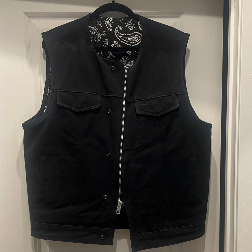 Men's Black Zip Front Vest Jacket - Classic Sleeveless Coat